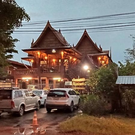 บ้านเรือนไทยมะลิเมืองเก่า Sukhothai Buitenkant foto