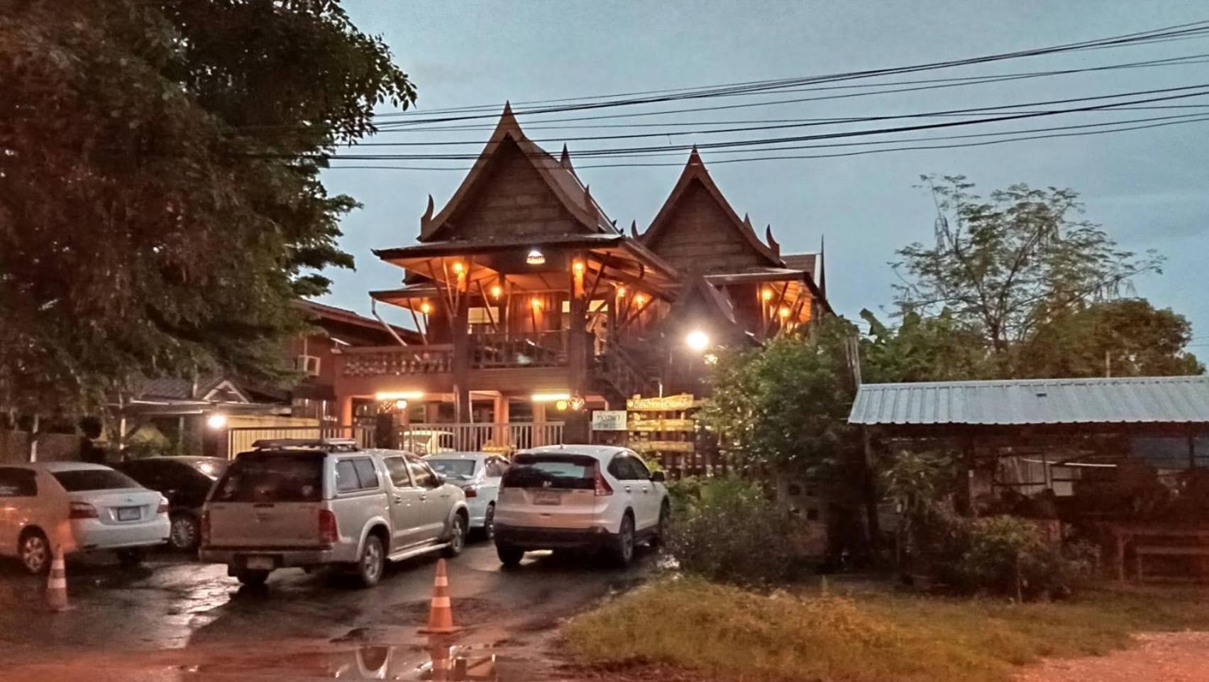 บ้านเรือนไทยมะลิเมืองเก่า Sukhothai Buitenkant foto
